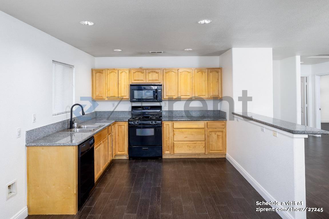 Apartment for rent at 16201 Viho Rd #2, Apple Valley, CA 92307