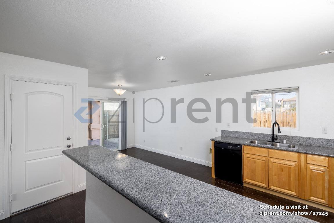 Apartment for rent at 16201 Viho Rd #2, Apple Valley, CA 92307