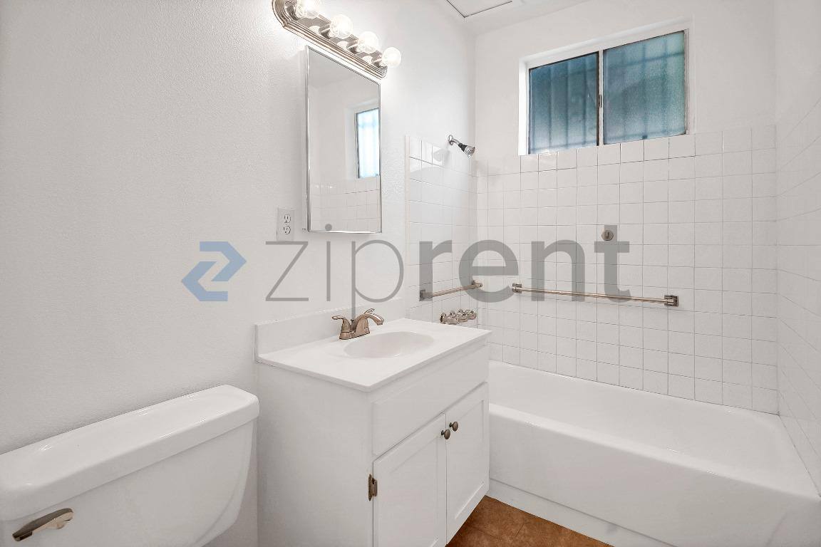 Apartment for rent at 2458 Normandie Ave #2, Los Angeles, CA 90007