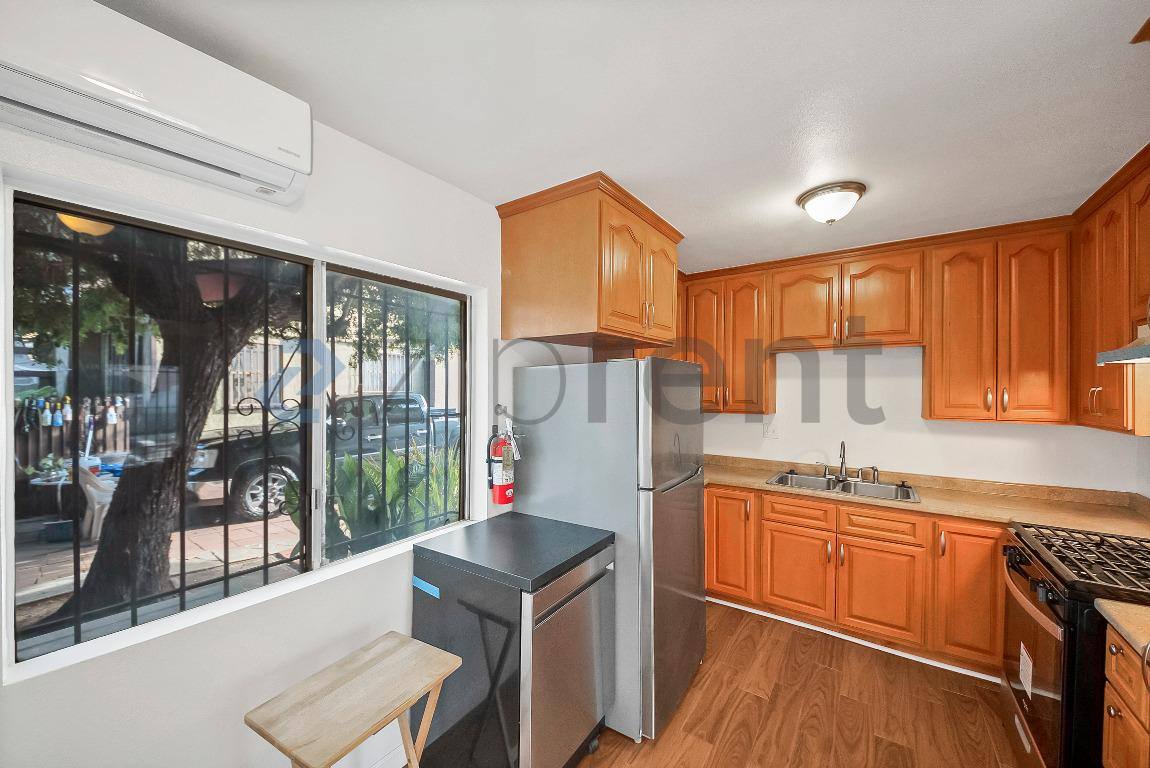 Apartment for rent at 2458 Normandie Ave #2, Los Angeles, CA 90007