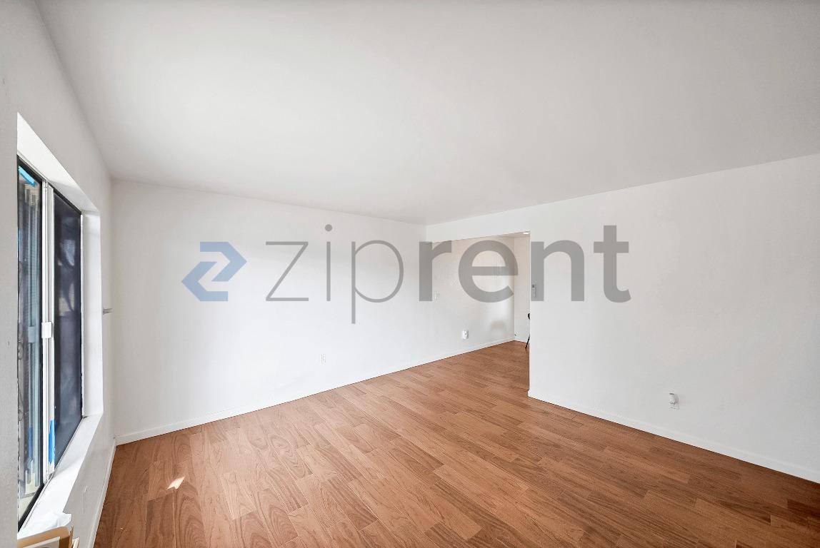 Apartment for rent at 2458 Normandie Ave #2, Los Angeles, CA 90007