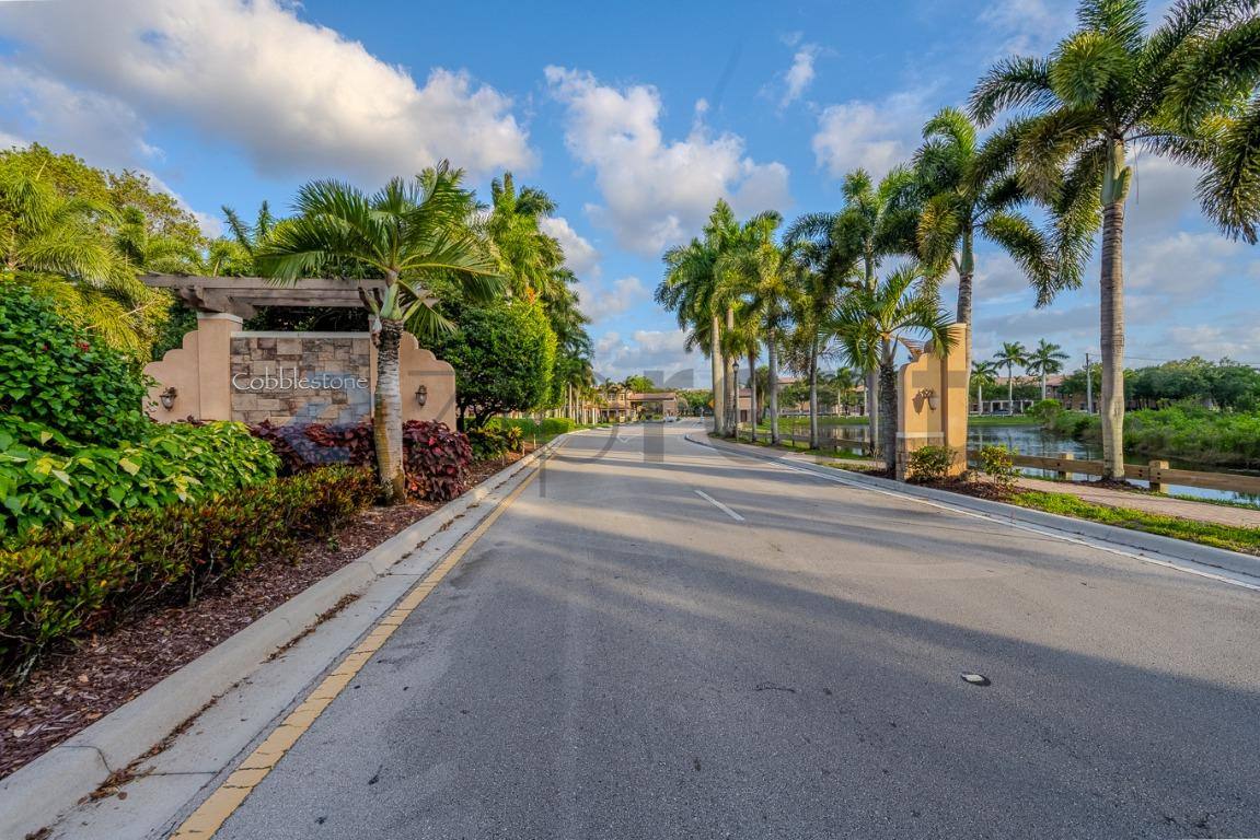 Townhouse for rent at 708 SW 147th Ave, Hollywood, FL 33027