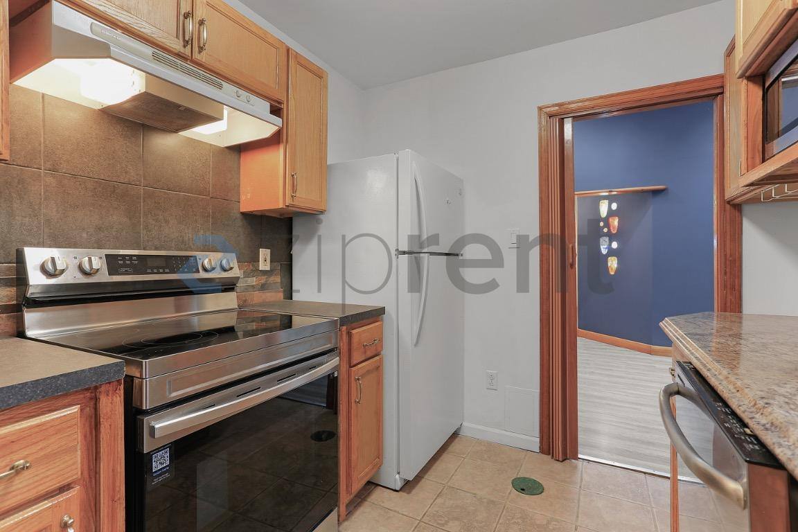 House for rent at 1202 NE 162nd St, Seattle, WA 98155