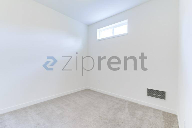 Townhouse for rent at 1490 NW 75th St, Seattle, WA 98117