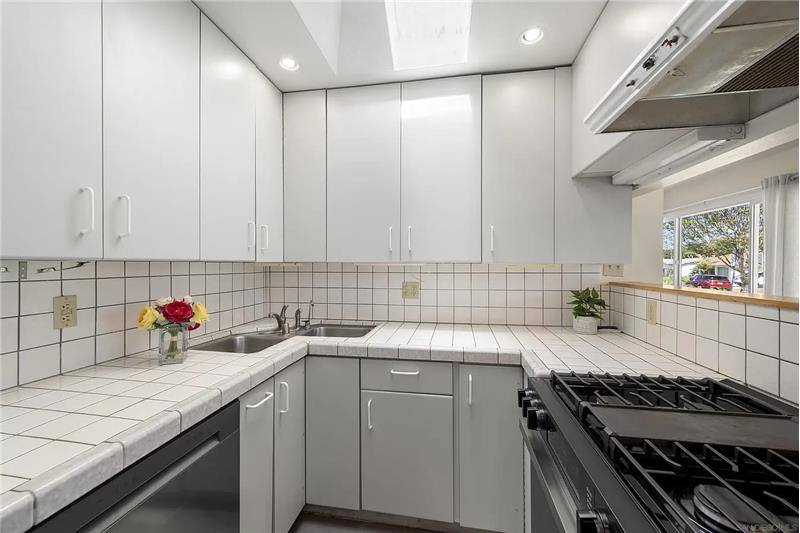 House for rent at 2762 Ridge View Dr, San Diego, CA 92105