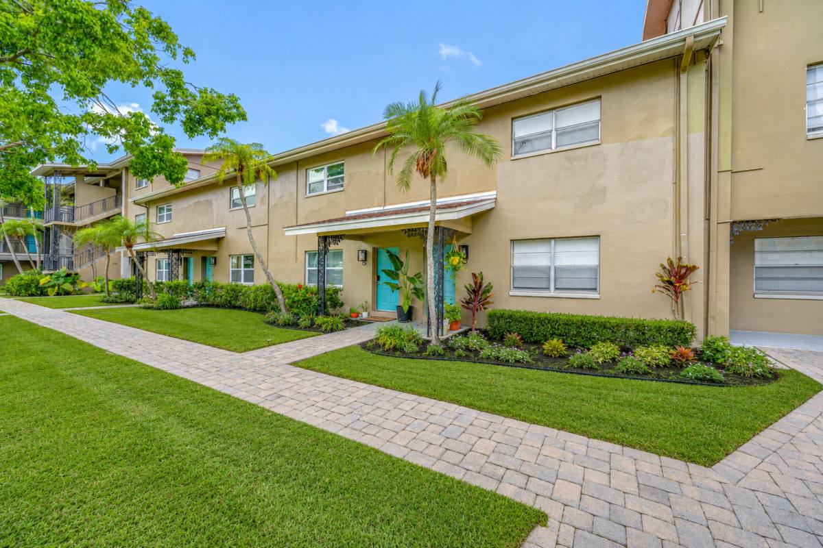 Apartment for rent at 600 40th St N, Saint Petersburg, FL 33713