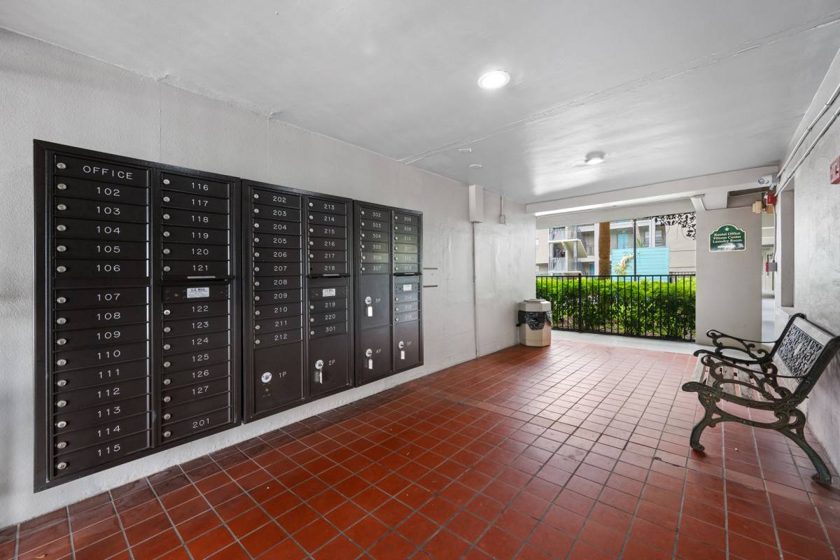 Apartment for rent at 600 40th St N, Saint Petersburg, FL 33713