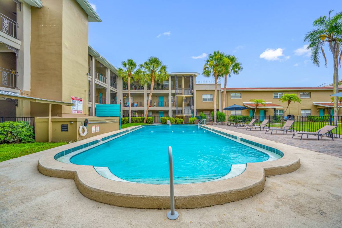 Apartment for rent at 600 40th St N, Saint Petersburg, FL 33713