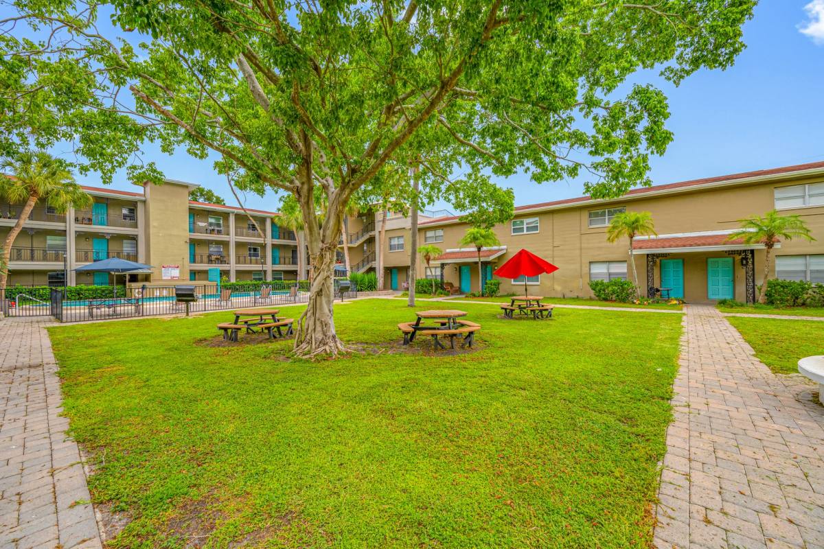 Apartment for rent at 600 40th St N, Saint Petersburg, FL 33713