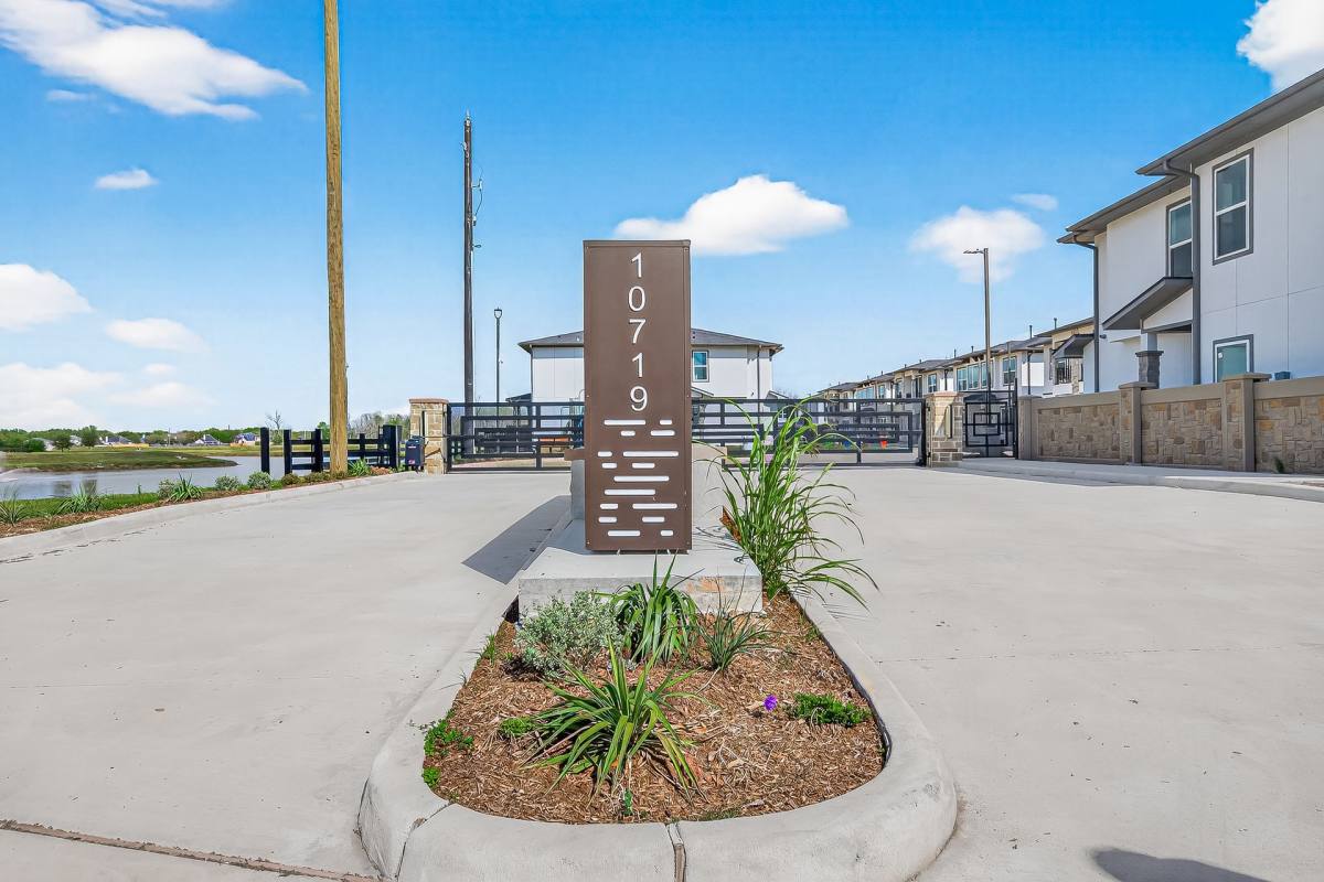Townhouse for rent at 10719 Mason Rd, Richmond, TX 77406