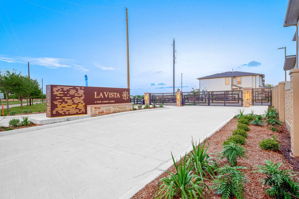 Townhouse for rent at 10719 Mason Rd, Richmond, TX 77406