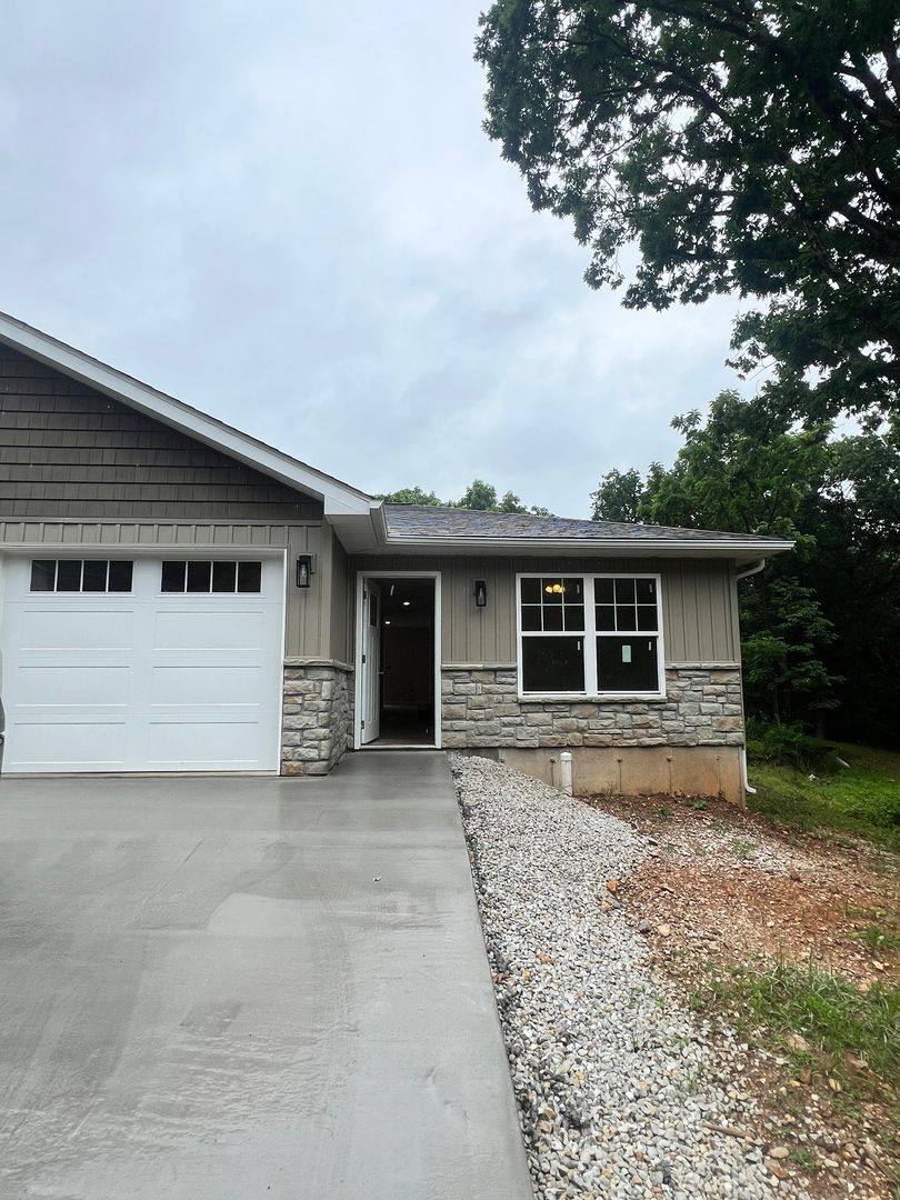 House for rent at 207 Anna St, Saint James, MO 65559