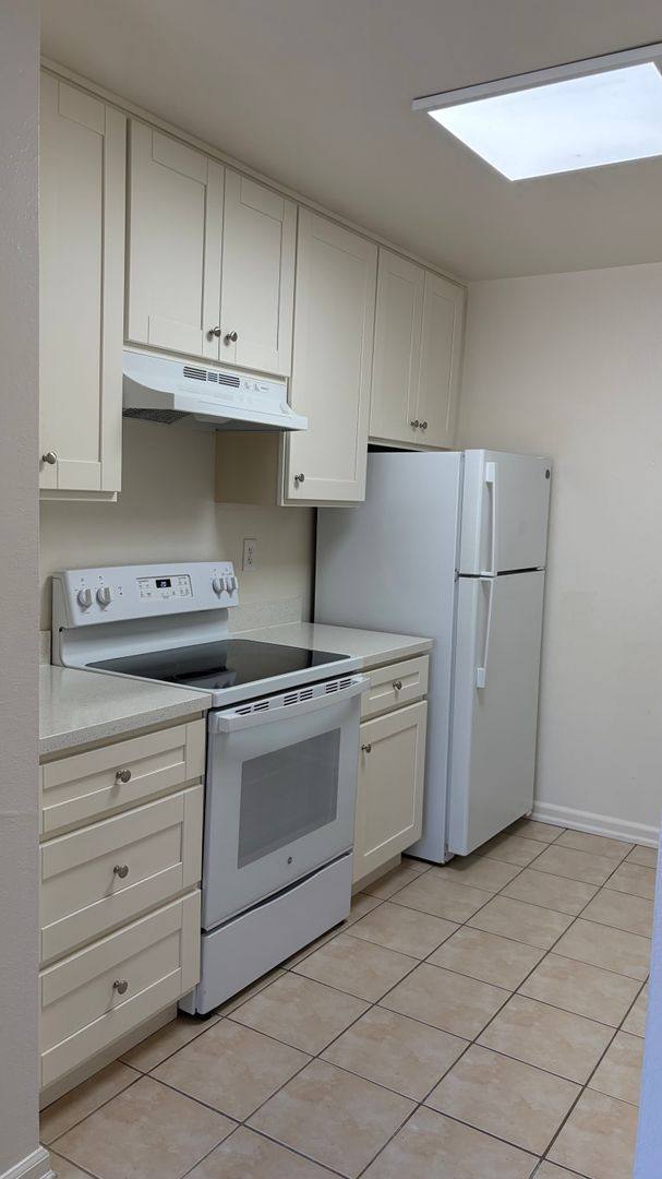 Apartment for rent at 3555 S Bascom Ave, Campbell, CA 95008