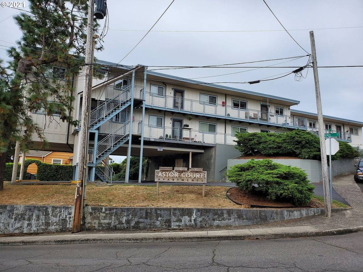 Apartment for rent at 616 Agate St, Astoria, OR 97103