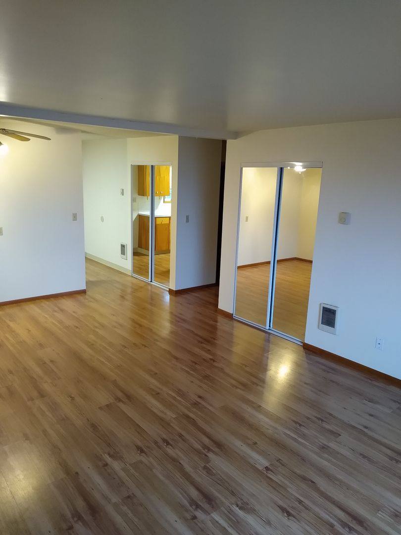 Apartment for rent at 616 Agate St, Astoria, OR 97103