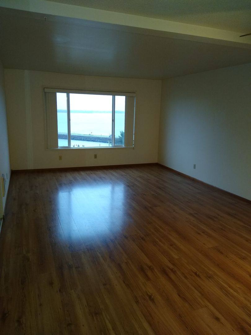 Apartment for rent at 616 Agate St, Astoria, OR 97103
