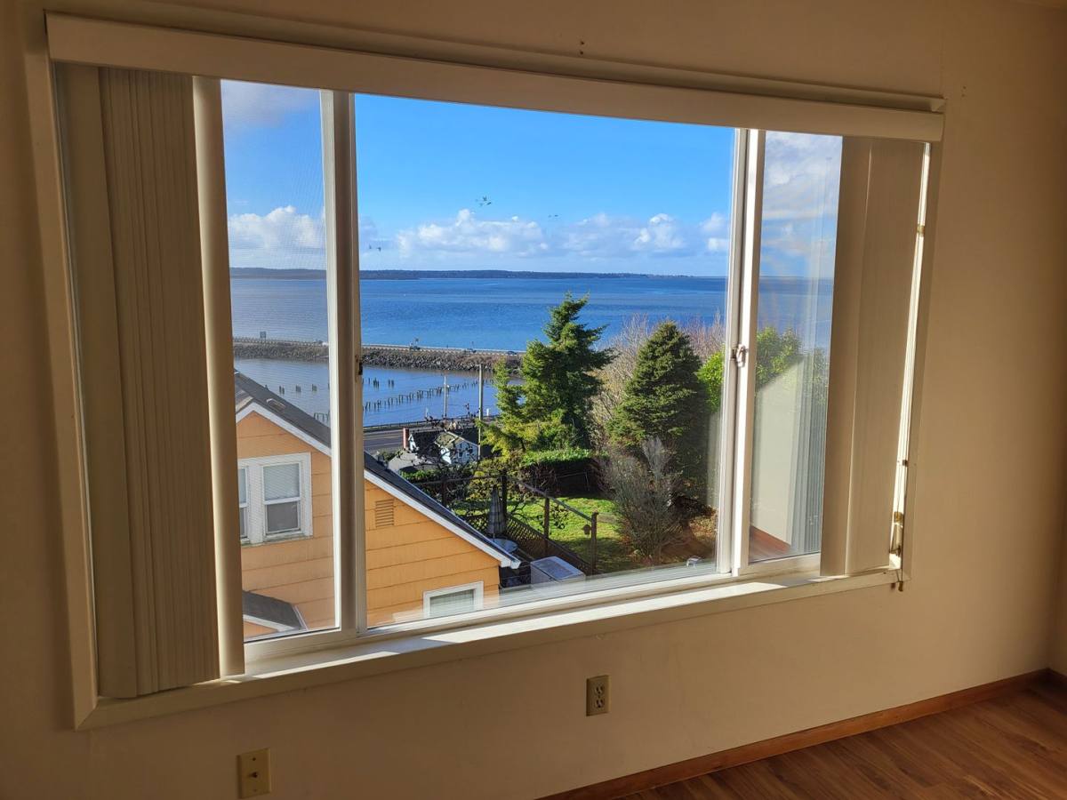Apartment for rent at 616 Agate St, Astoria, OR 97103