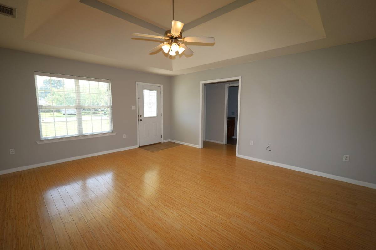 House for rent at 812 Madelyn St, Hahira, GA 31632