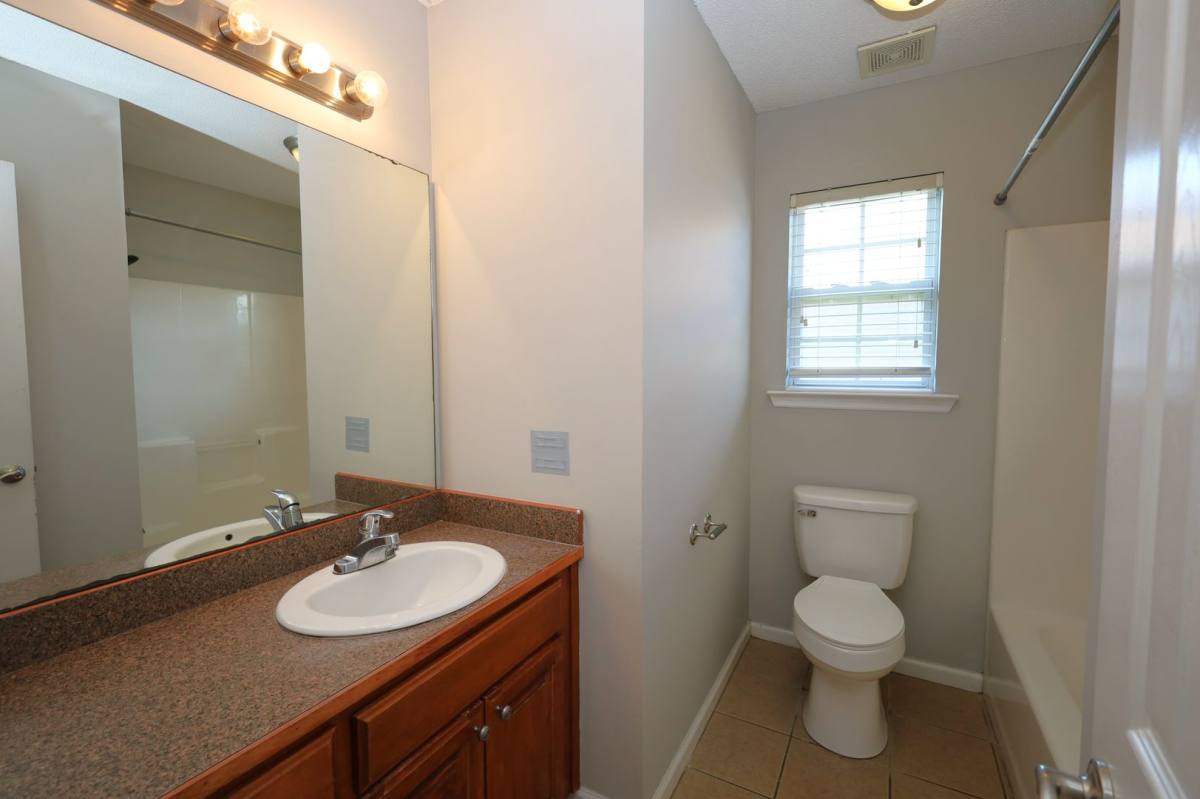 House for rent at 812 Madelyn St, Hahira, GA 31632
