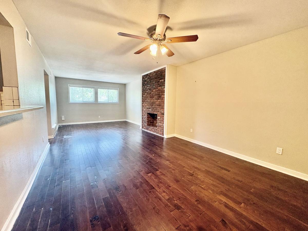 Apartment for rent at 3926-3934 Warwick Blvd, Kansas City, MO 64111