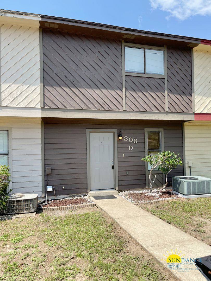 Townhouse for rent at 308 Woodrow St, Fort Walton Beach, FL 32547