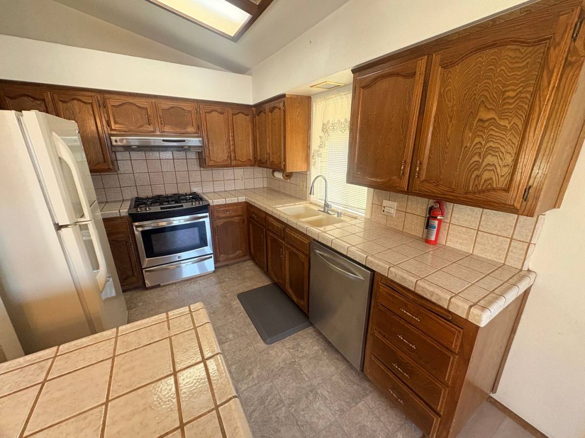 House for rent at 1253 Jamestown St, Tulare, CA 93274