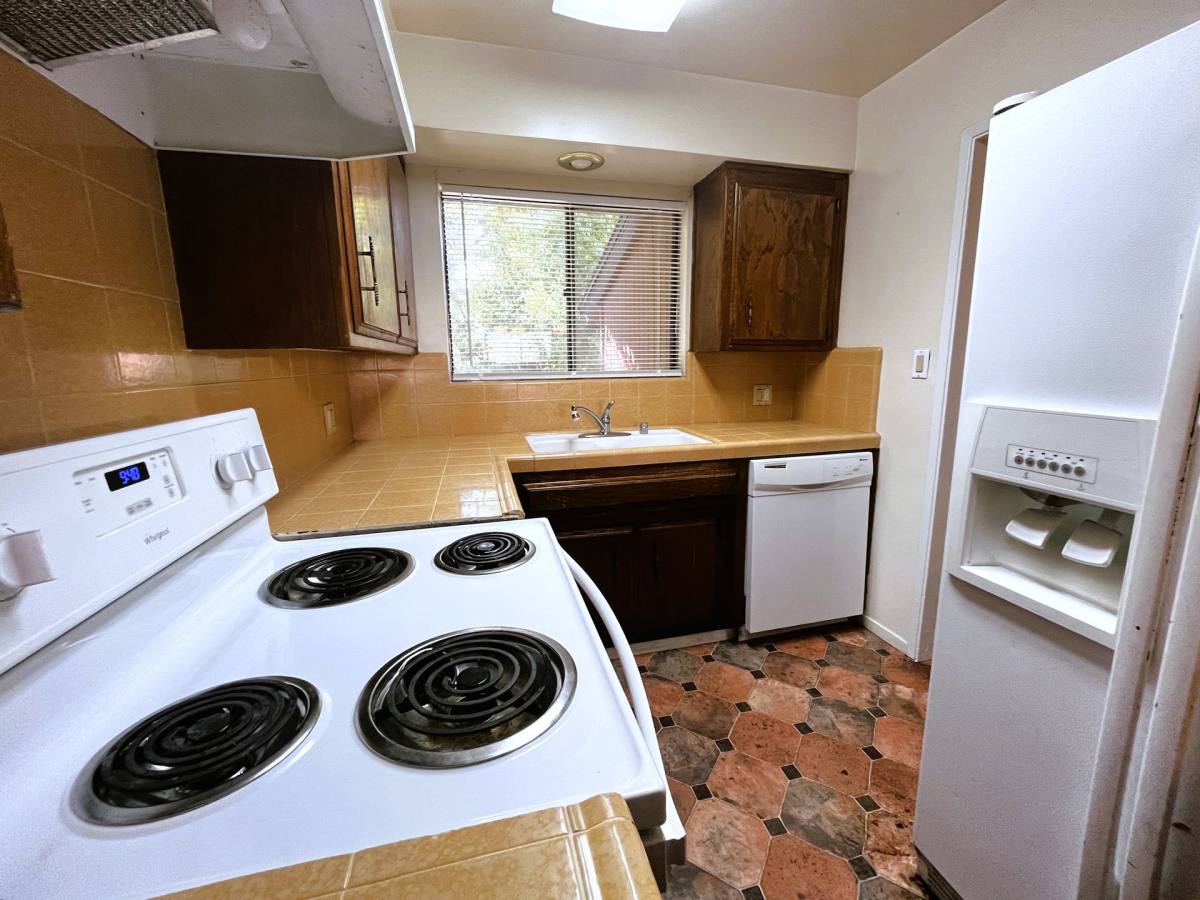 Apartment for rent at 2531 Olive St, Bakersfield, CA 93301