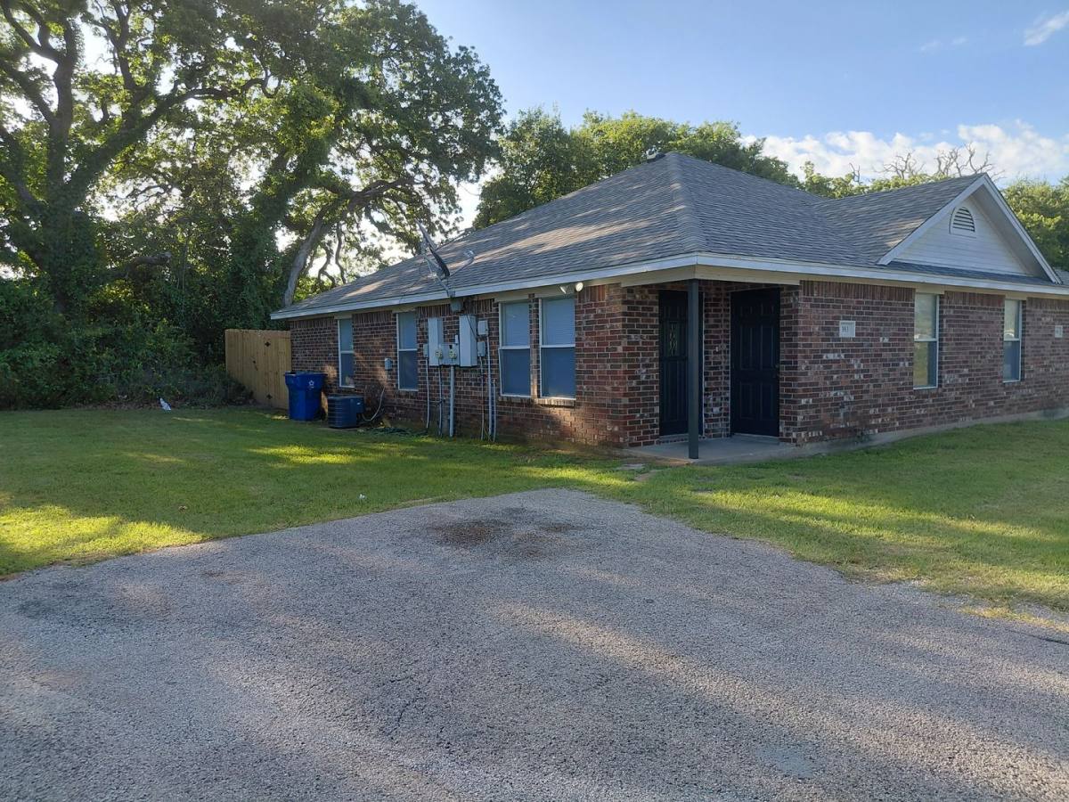 House for rent at 1561 Greenwood Rd, Weatherford, TX 76088