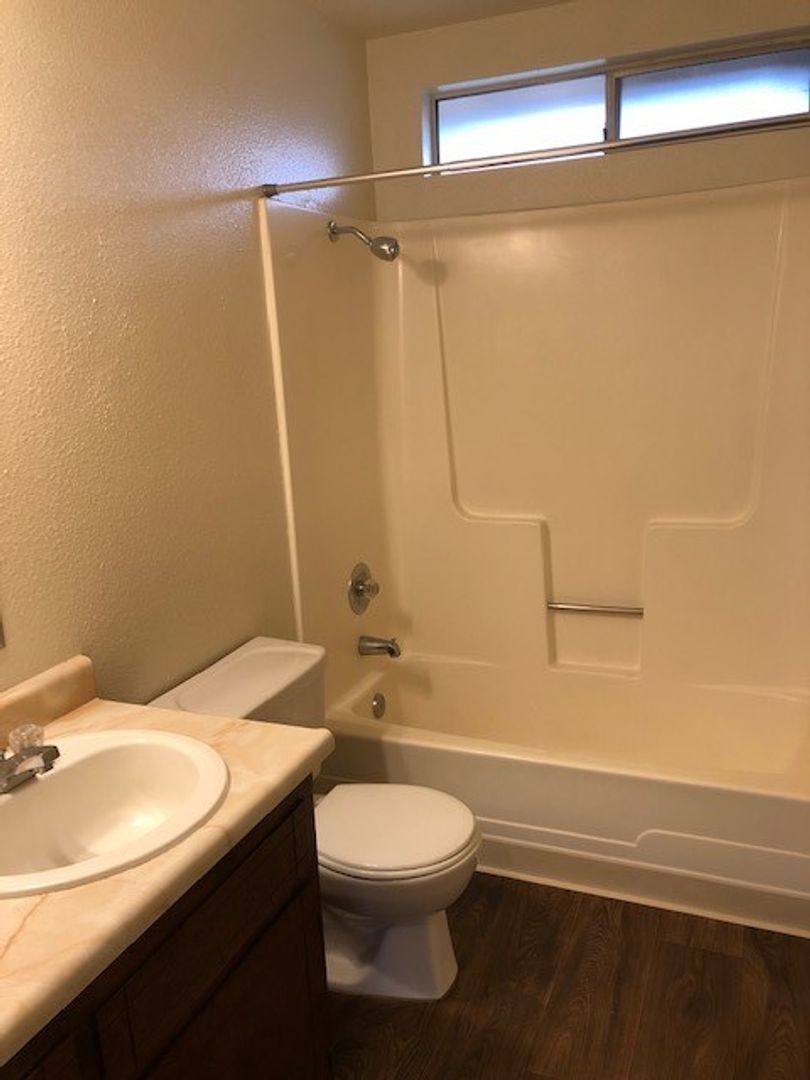 Apartment for rent at 1118 & 1120 Layton Rd, Redding, CA 96002