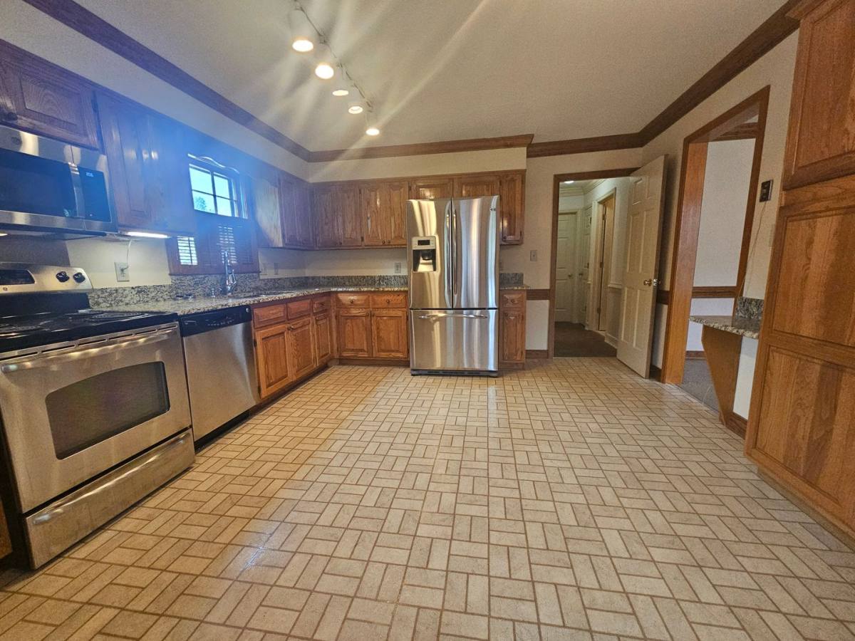 House for rent at 250 Lofton Dr, Fayetteville, NC 28311