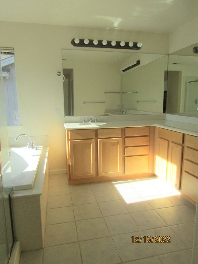 House for rent at 8457 Old Oak Rd, Windsor, CA 95492