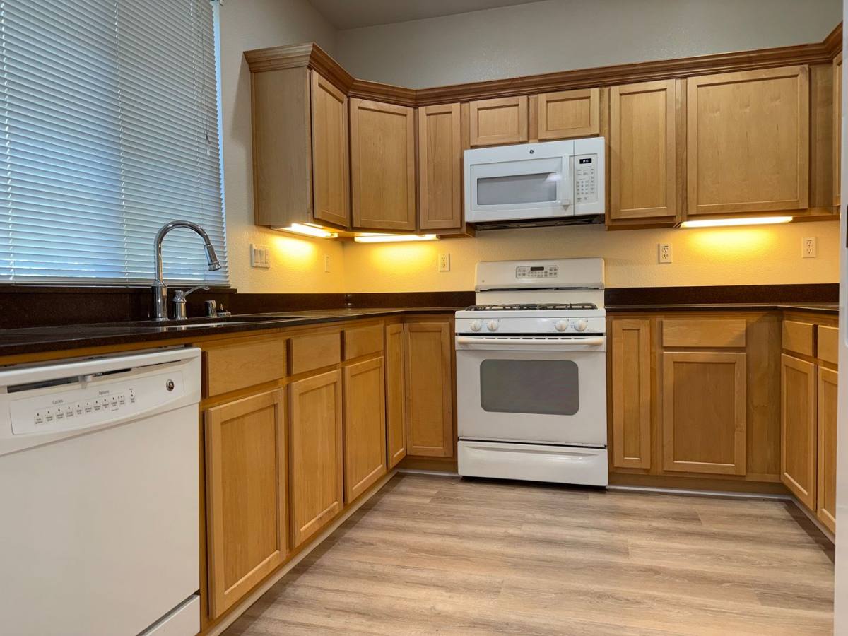 House for rent at 8457 Old Oak Rd, Windsor, CA 95492