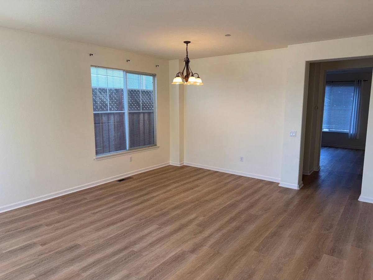 House for rent at 8457 Old Oak Rd, Windsor, CA 95492