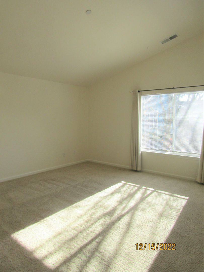 House for rent at 8457 Old Oak Rd, Windsor, CA 95492