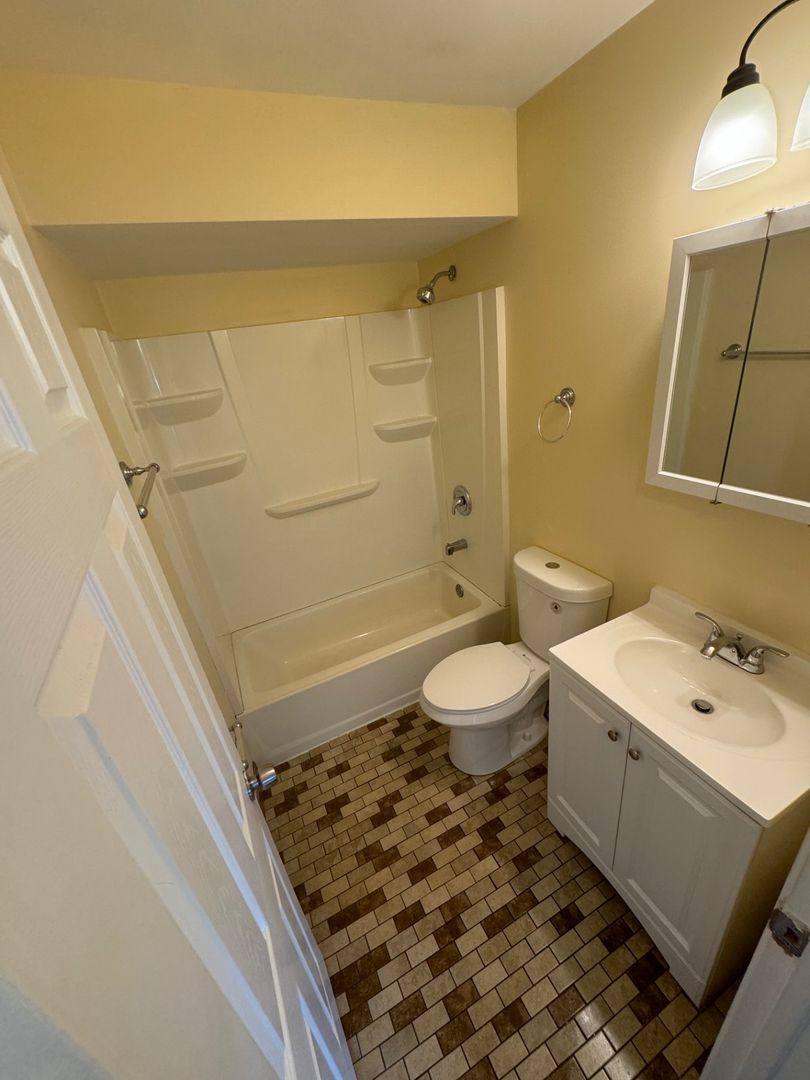 Apartment for rent at 1707 School St, Rockford, IL 61101