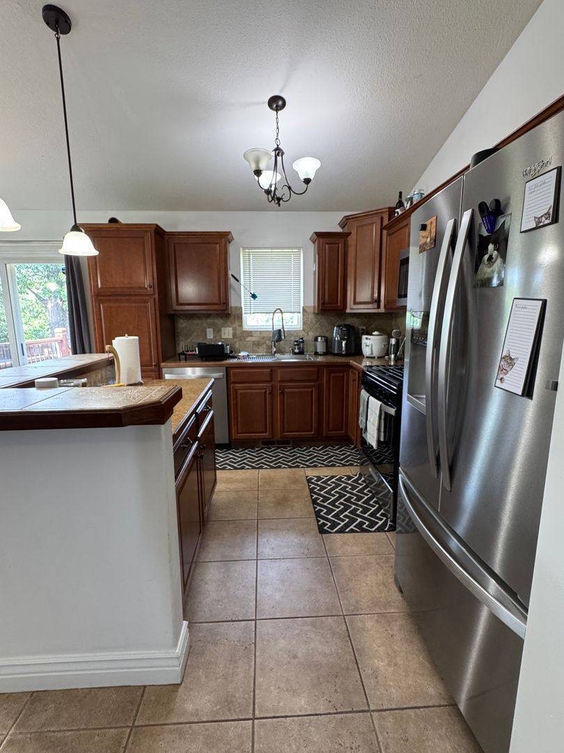 Apartment for rent at 828 Fossilridge Dr, Manhattan, KS 66503