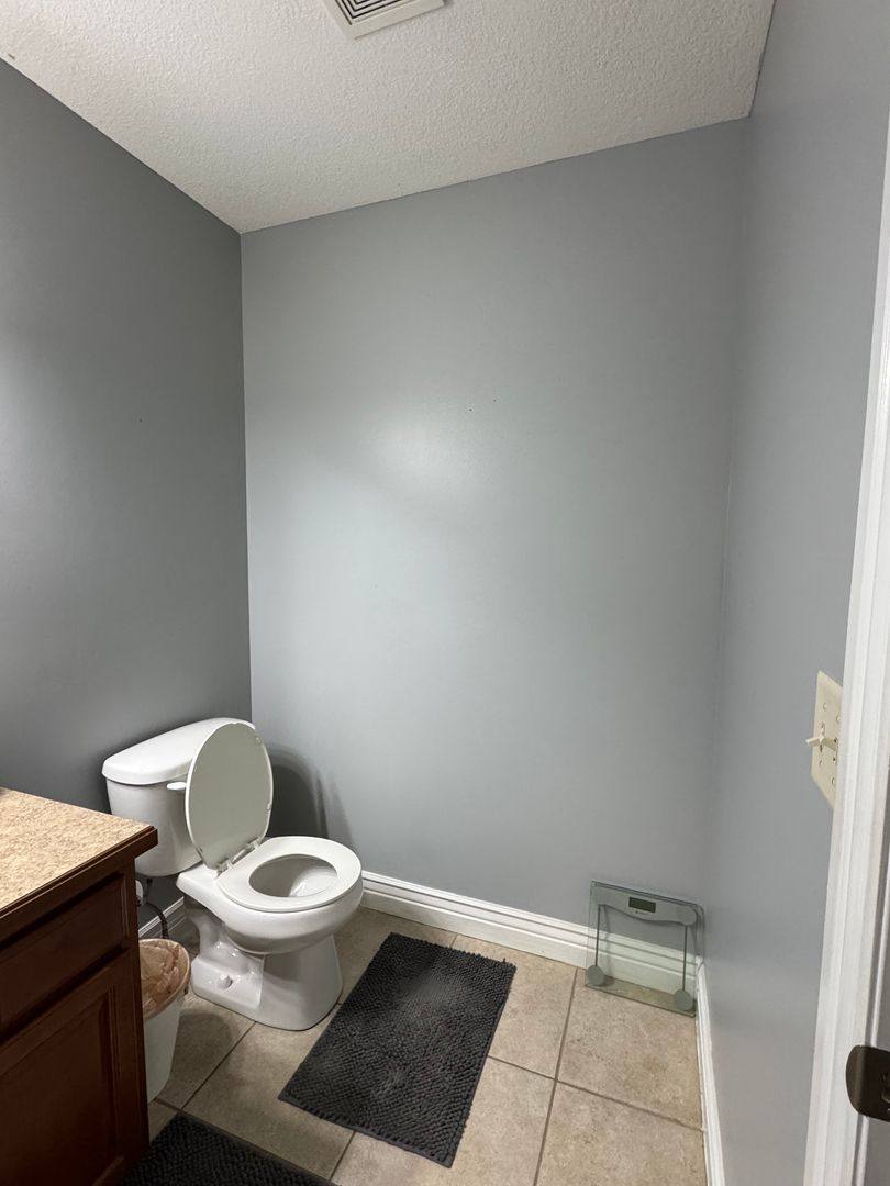 Apartment for rent at 828 Fossilridge Dr, Manhattan, KS 66503