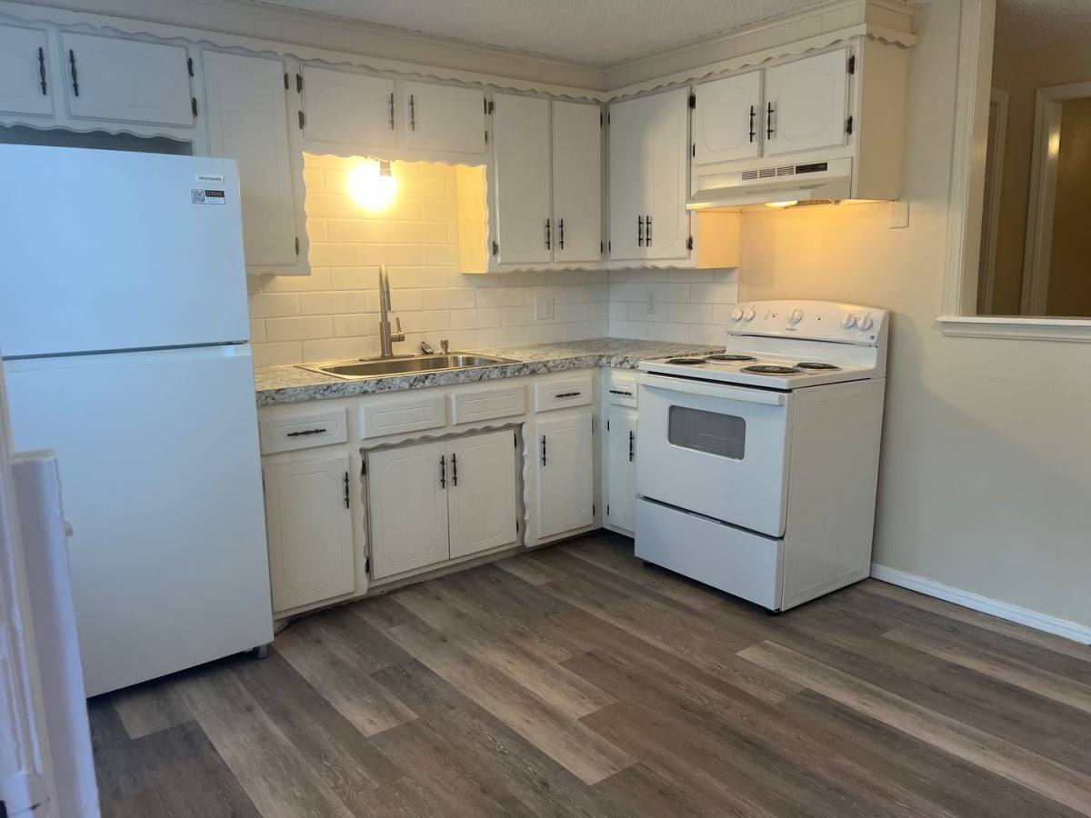 200 E Downing, Tahlequah, OK 74464 - Apartment for Rent