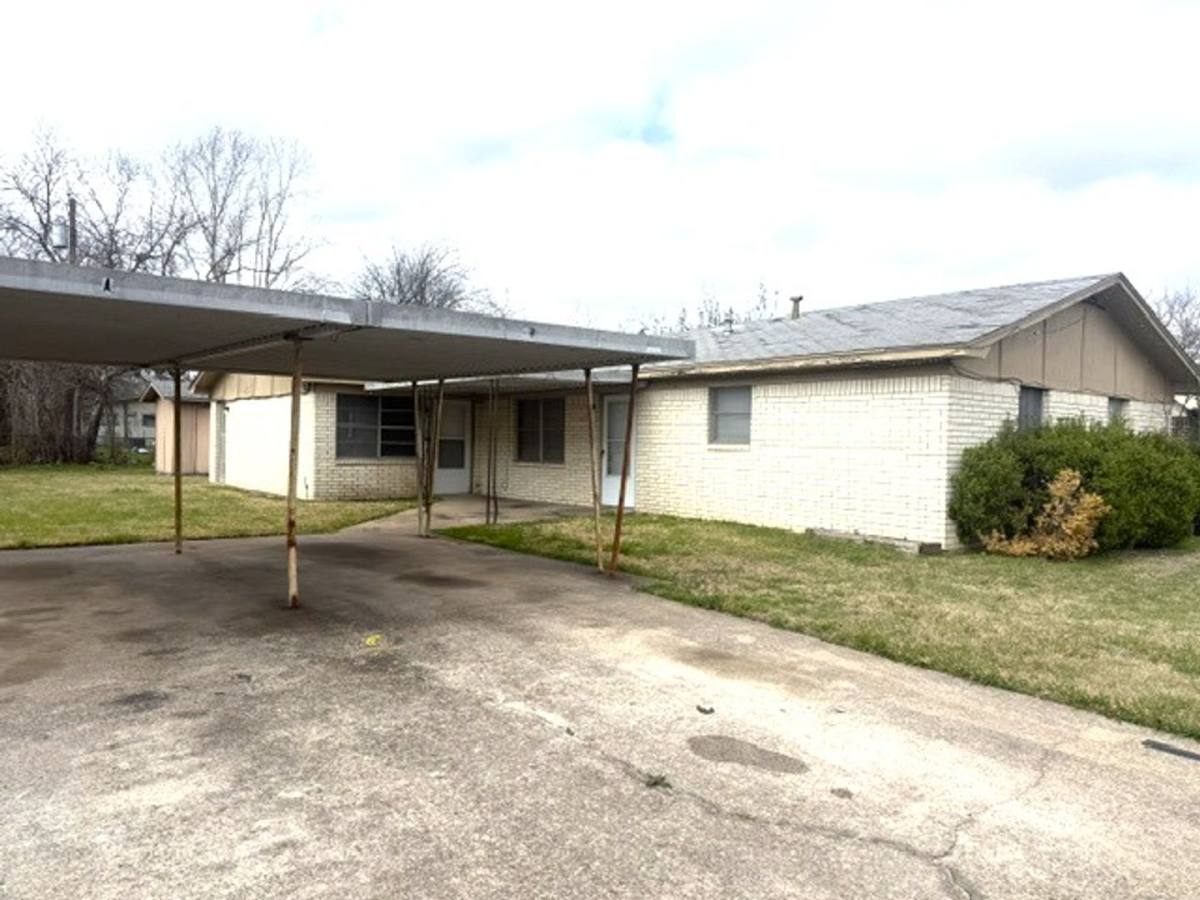 House for rent at 106 Faye St #B, Waco, TX 76705