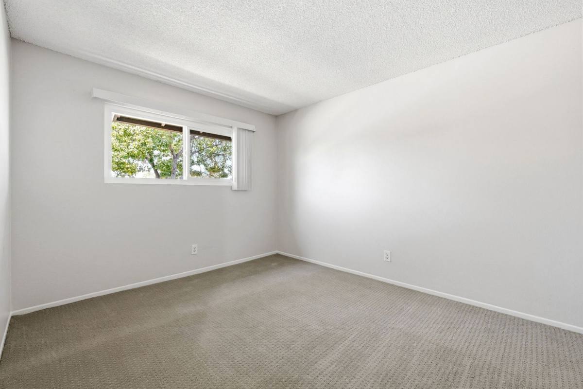 Apartment for rent at 16002 Pasadena Ave, Tustin, CA 92780