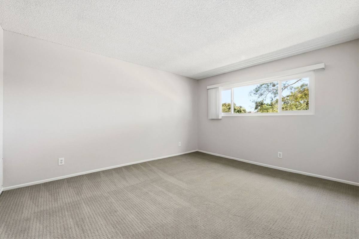 Apartment for rent at 16002 Pasadena Ave, Tustin, CA 92780