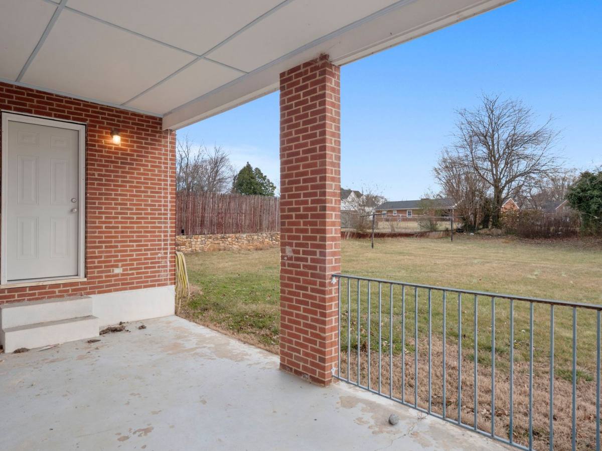 House for rent at 3113 Oaklawn Ave NW, Roanoke, VA 24012