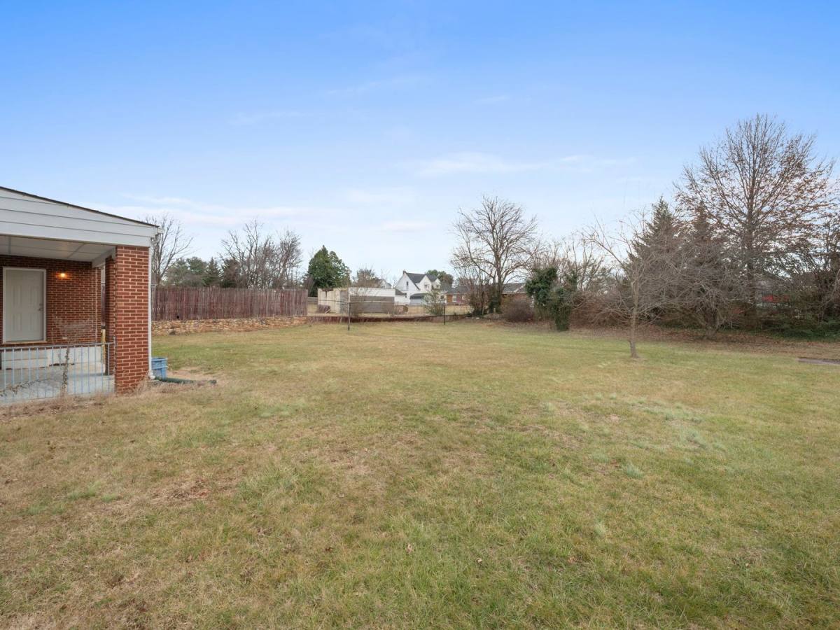 House for rent at 3113 Oaklawn Ave NW, Roanoke, VA 24012
