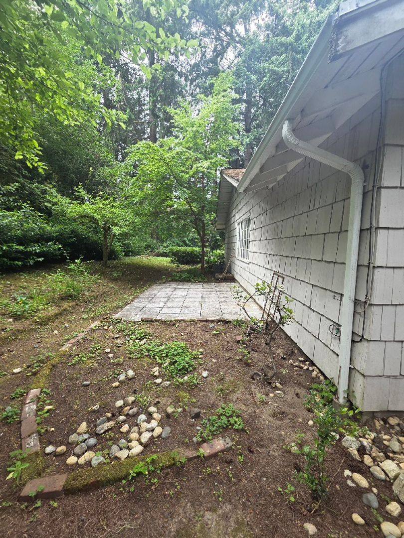 House for rent at 3243 134th Ave NE, Bellevue, WA 98005