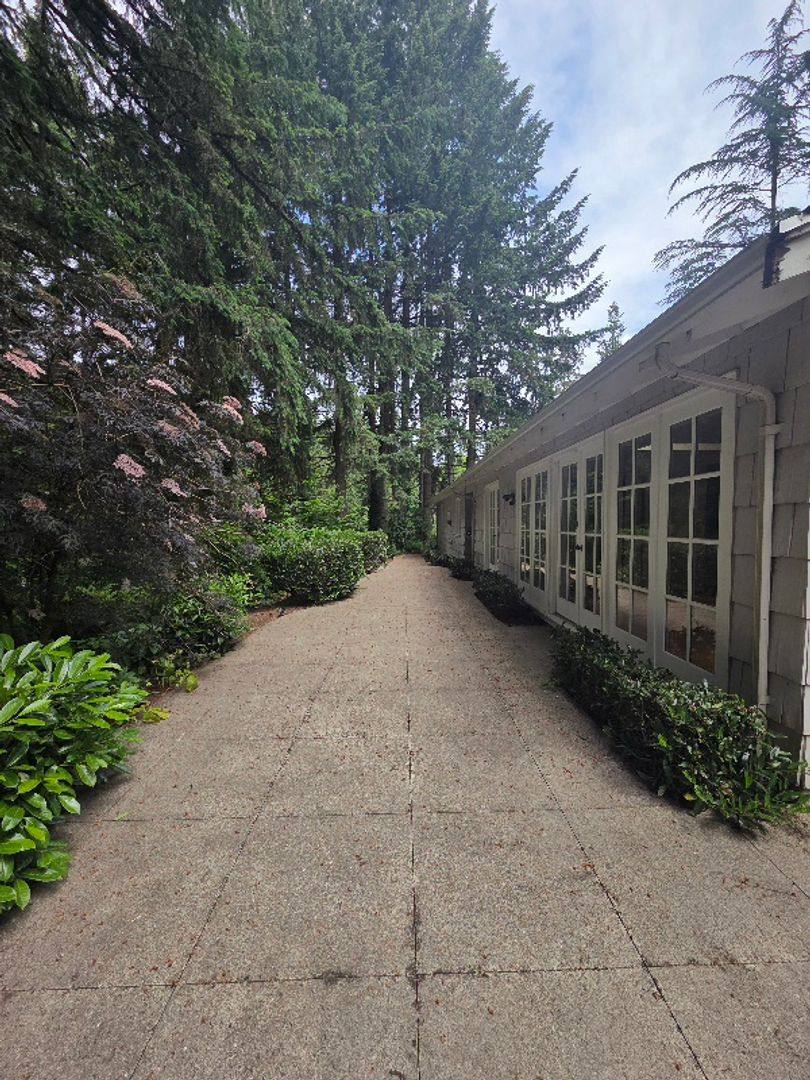 House for rent at 3243 134th Ave NE, Bellevue, WA 98005