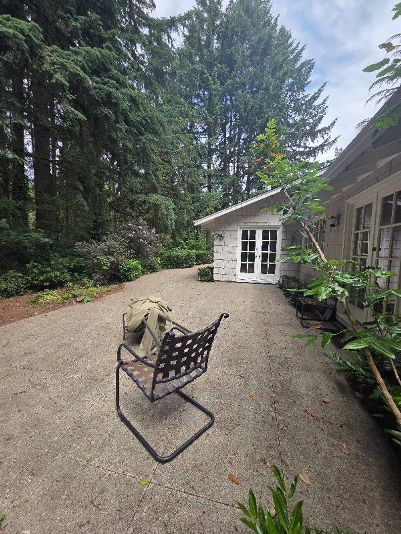 House for rent at 3243 134th Ave NE, Bellevue, WA 98005