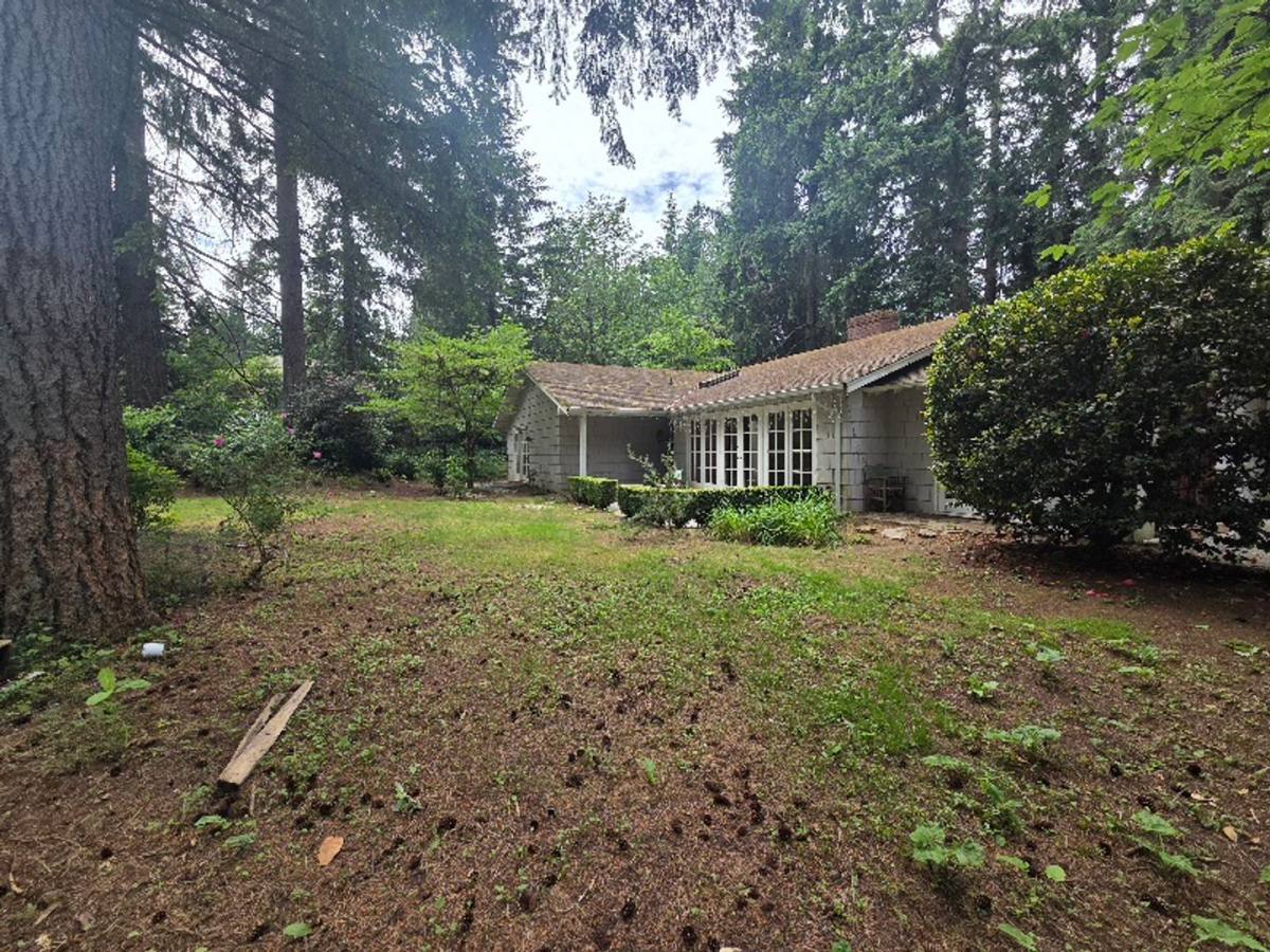 House for rent at 3243 134th Ave NE, Bellevue, WA 98005