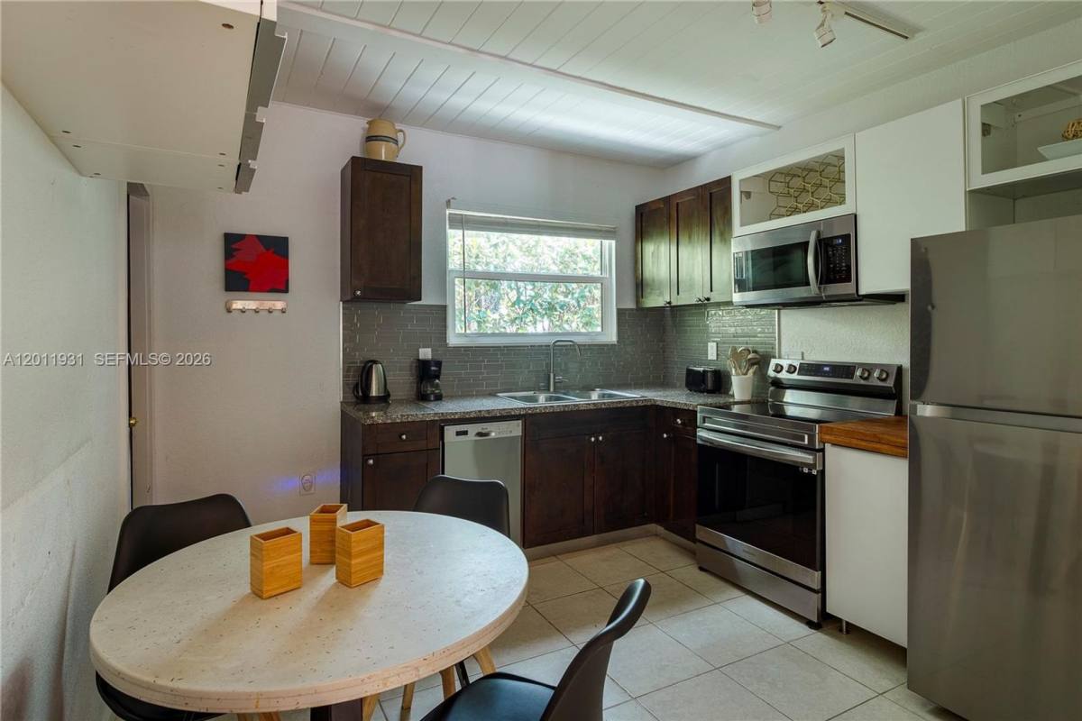 House for rent at 3655 Oak Ave, Miami, FL 33133