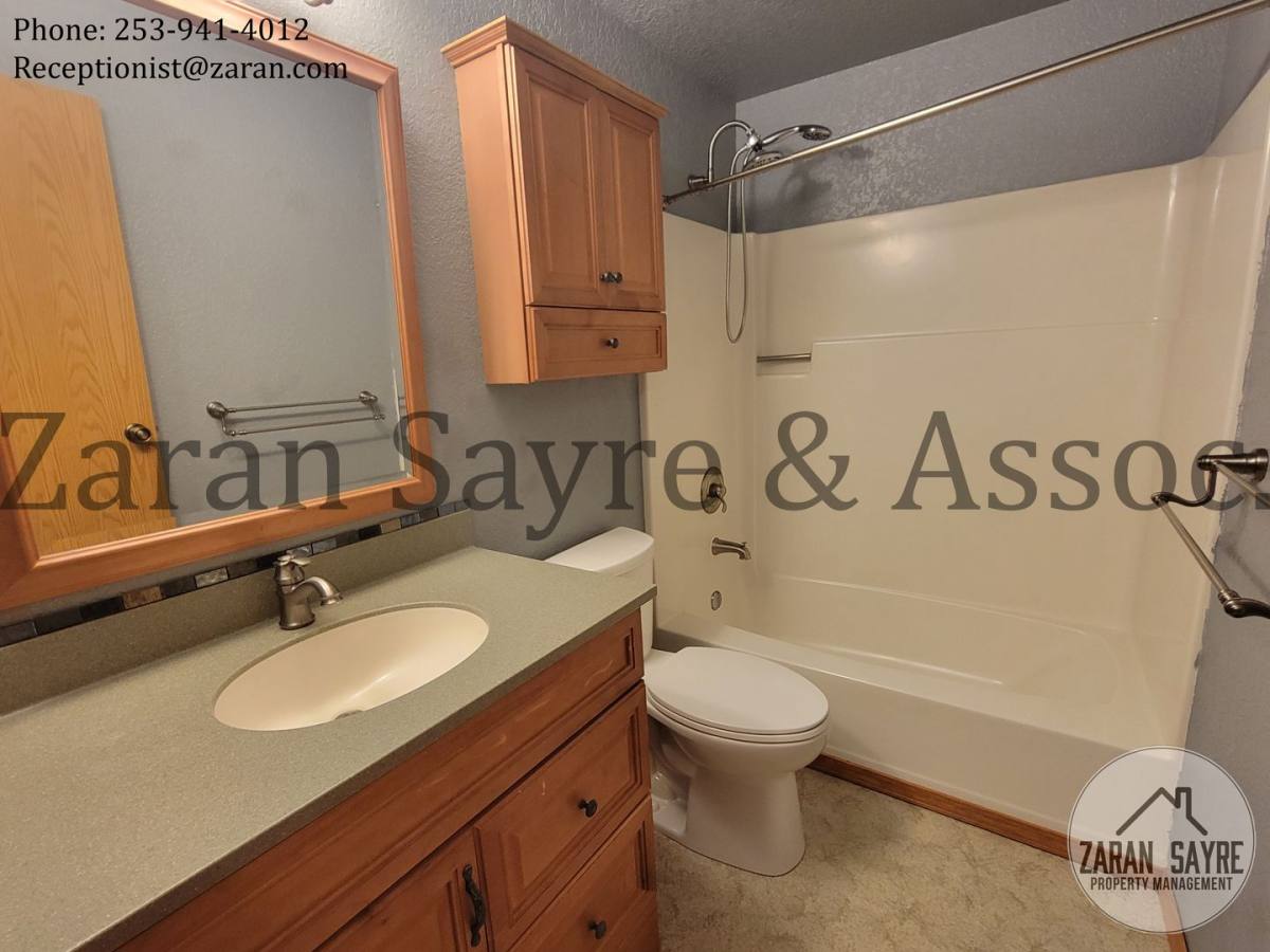 House for rent at 32231 14th Ave SW, Federal Way, WA 98023