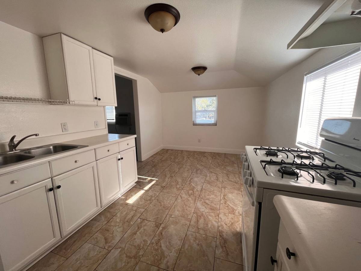 Apartment for rent at 305 -313 E Myrtle St, Hanford, CA 93230